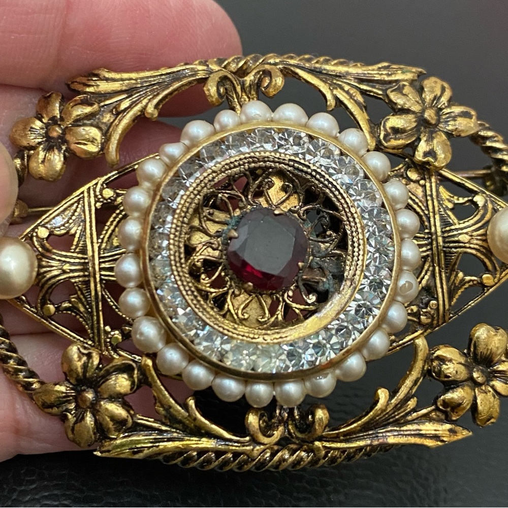Vintage Unsigned Filigree Garnet Birthstone Faux Pearl Ornate Gold-tone Brooch - Picture 9 of 12